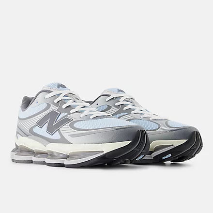 NEW BALANCE 2000 - LIGHT CHROME BLUE WITH SILVER METALIC AND CASTLEROCK