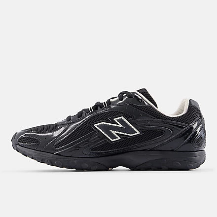 NEW BALANCE 204L - BLACK WITH TIMBERWOLF