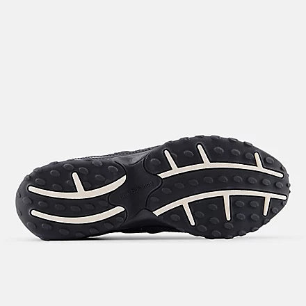 NEW BALANCE 204L - BLACK WITH TIMBERWOLF