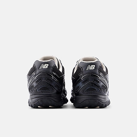 NEW BALANCE 204L - BLACK WITH TIMBERWOLF