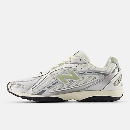 NEW BALANCE 204L - SILVER METALLIC WITH GARTER SNAKE
