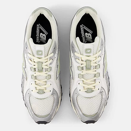NEW BALANCE 204L - SILVER METALLIC WITH GARTER SNAKE