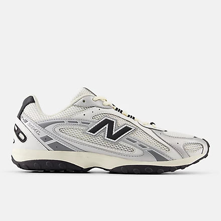 NEW BALANCE 204L - SILVER METALLIC WITH BLACK