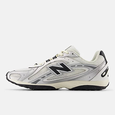 NEW BALANCE 204L - SILVER METALLIC WITH BLACK