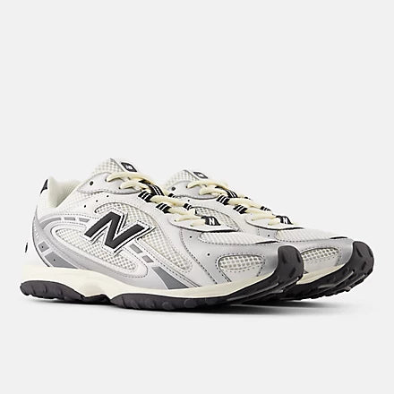 NEW BALANCE 204L - SILVER METALLIC WITH BLACK
