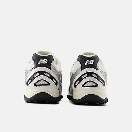 NEW BALANCE 204L - SILVER METALLIC WITH BLACK